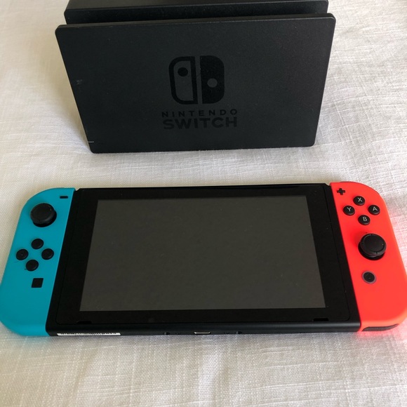 Nintendo Switch - barely used!! - Picture 1 of 4